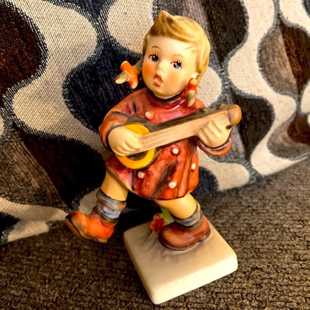 Goebel Hummel “Happiness” girl with banjo #86